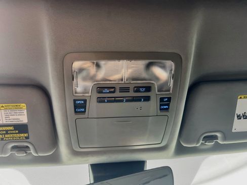 Used 2018 Toyota Highlander SE FWD image 20