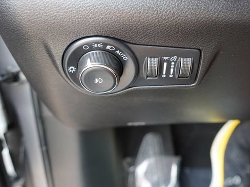 Used 2023 Jeep Compass Trailhawk w/ Trailhawk Convenience Group AWD/4WD image 23