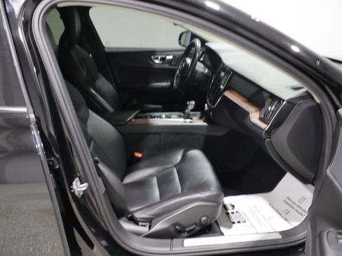 Used 2021 Volvo S60 T6 Momentum AWD/4WD image 22