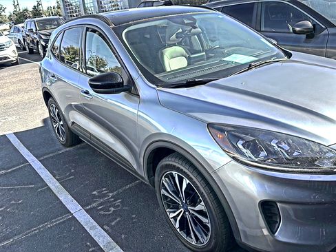 Used 2022 Ford Escape SE w/ SE Sport Appearance Package AWD/4WD image 11