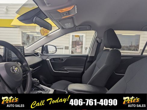 Used 2020 Toyota RAV4 LE image 18
