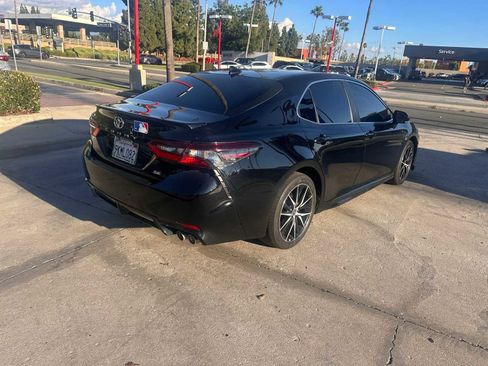Used 2024 Toyota Camry SE image 5