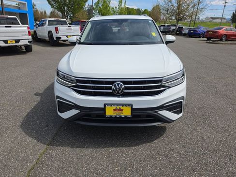 Used 2024 Volkswagen Tiguan SE AWD/4WD image 9