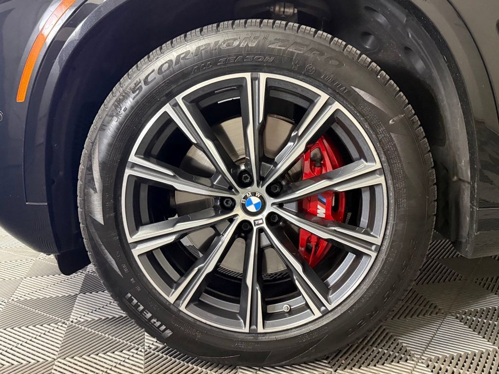 Used 2024 BMW X5 xDrive40i w/ M Sport Package AWD/4WD image 9