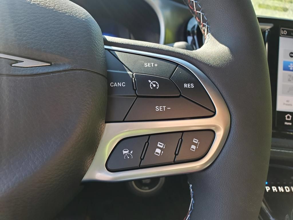 New 2027 Chrysler Pacifica Select AWD/4WD image 12