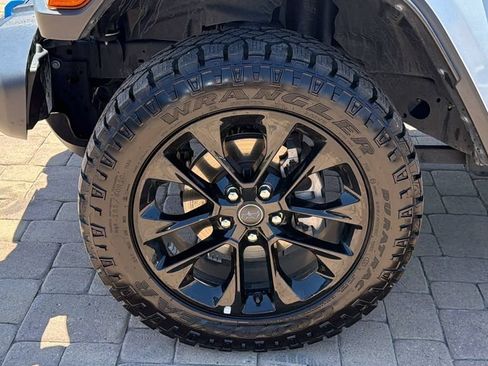 Used 2024 Jeep Wrangler Unlimited Sahara AWD/4WD image 9