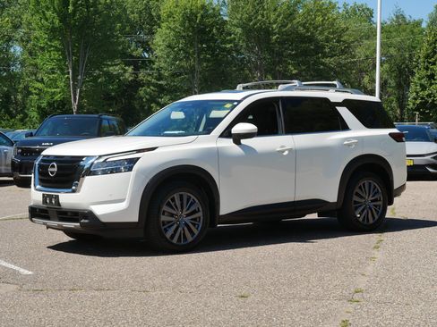 Certified 2023 Nissan Pathfinder SL w/ SL Premium Package AWD/4WD image 3