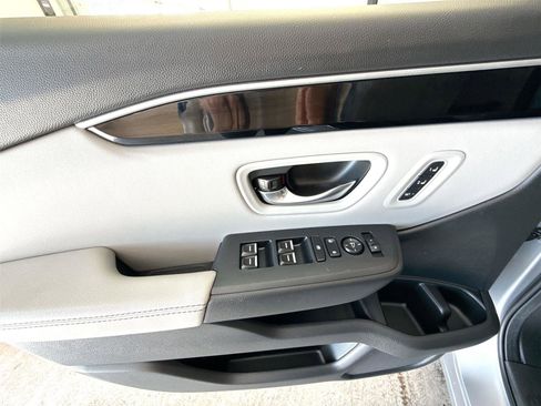 Used 2024 Honda Pilot Touring image 15