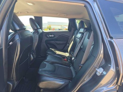 Used 2015 Jeep Cherokee Trailhawk AWD/4WD image 16