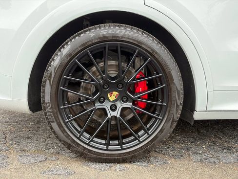 Used 2022 Porsche Cayenne GTS AWD/4WD image 11