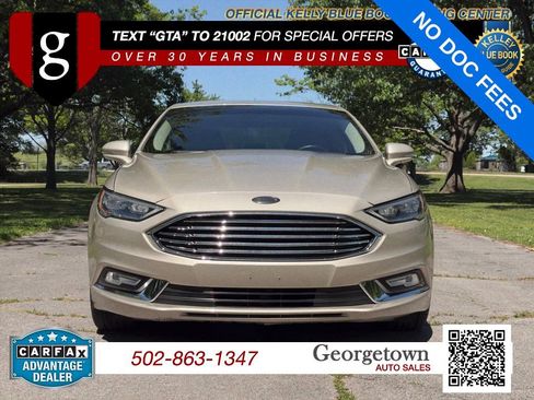 Used 2017 Ford Fusion SE w/ Fusion SE Technology Package FWD image 2