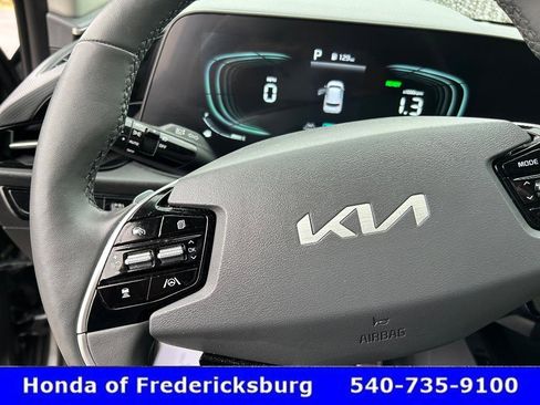 Used 2023 Kia Niro SX Touring image 31