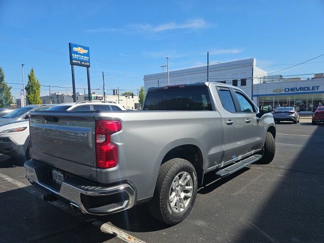 Used 2024 Chevrolet Silverado 1500 LT w/ Z71 Off-Road Package AWD/4WD image 3