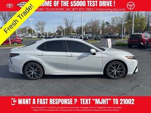 Used 2024 Toyota Camry SE image 4