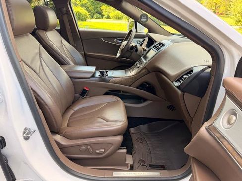 Used 2016 Lincoln MKX Reserve w/ Luxury Package FWD image 10