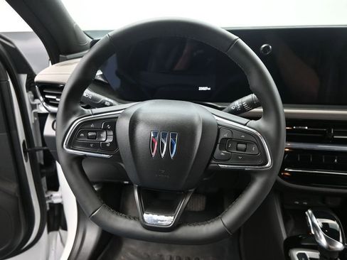 Used 2025 Buick Envista Avenir FWD image 18