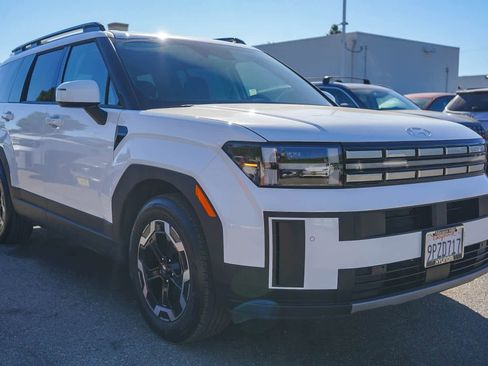 Used 2025 Hyundai Santa Fe SEL image 3