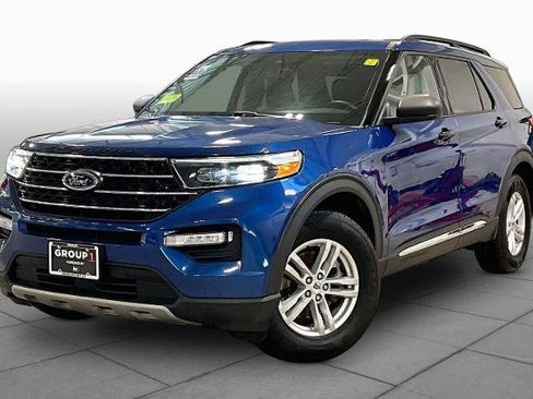 Certified 2022 Ford Explorer XLT w/ Equipment Group 202A AWD/4WD image 1