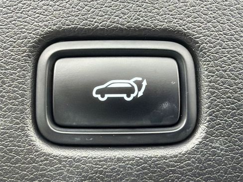 Used 2021 Hyundai Palisade Limited image 19