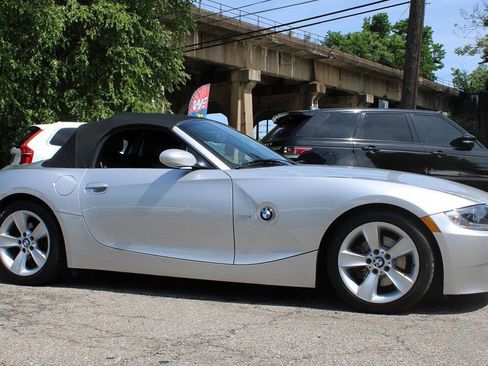 Used 2006 BMW Z4 3.0i RWD image 10