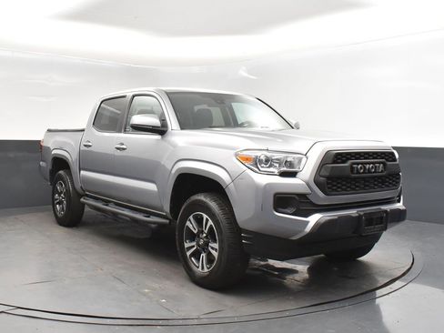 Used 2021 Toyota Tacoma SR image 9