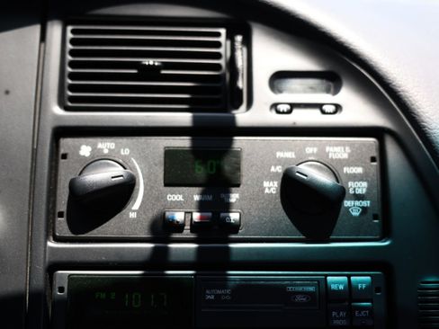 Used 1994 Ford Thunderbird Super RWD image 19