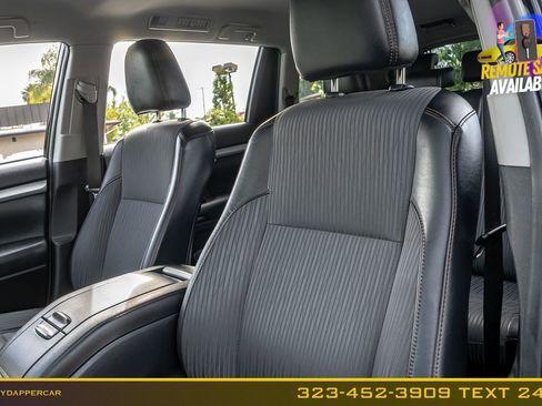Used 2019 Toyota Highlander Plus w/ Carpet Mat Package (TMS) FWD image 12