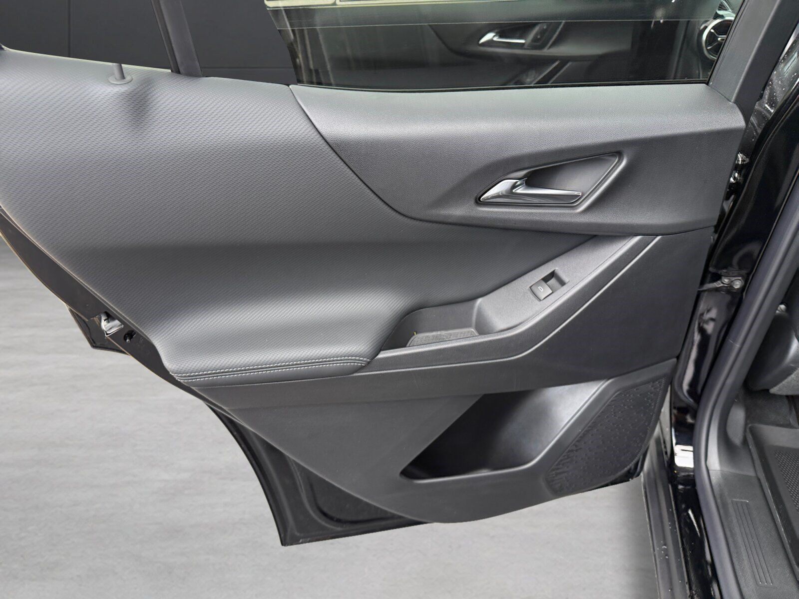 New 2027 Chevrolet Equinox LT w/ Convenience Package II FWD image 20