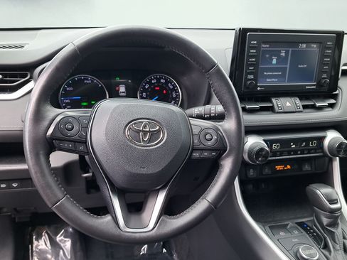 Used 2021 Toyota RAV4 XLE Premium AWD/4WD image 18