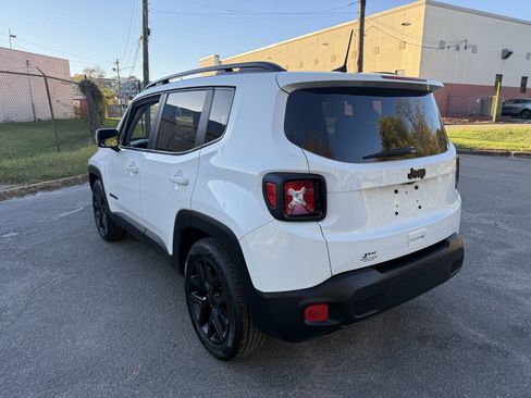 Used 2018 Jeep Renegade Altitude image 3