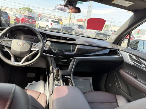 Used 2020 Cadillac XT6 Premium Luxury image 29