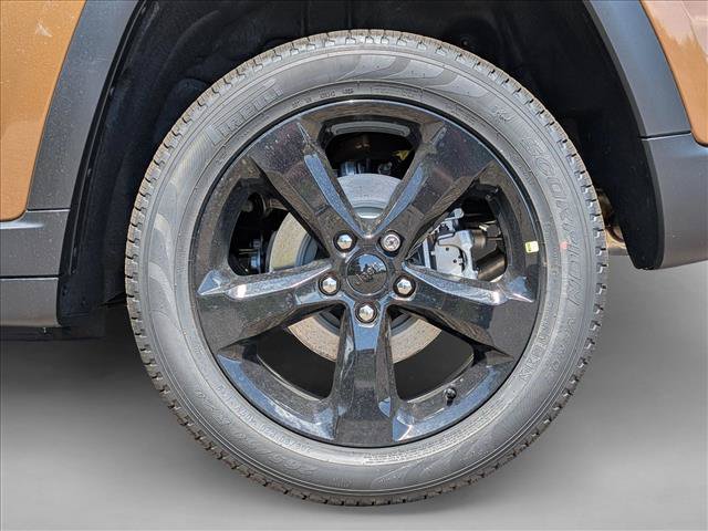 New 2026 Jeep Grand Cherokee Limited w/ Limited Altitude Package AWD/4WD image 10