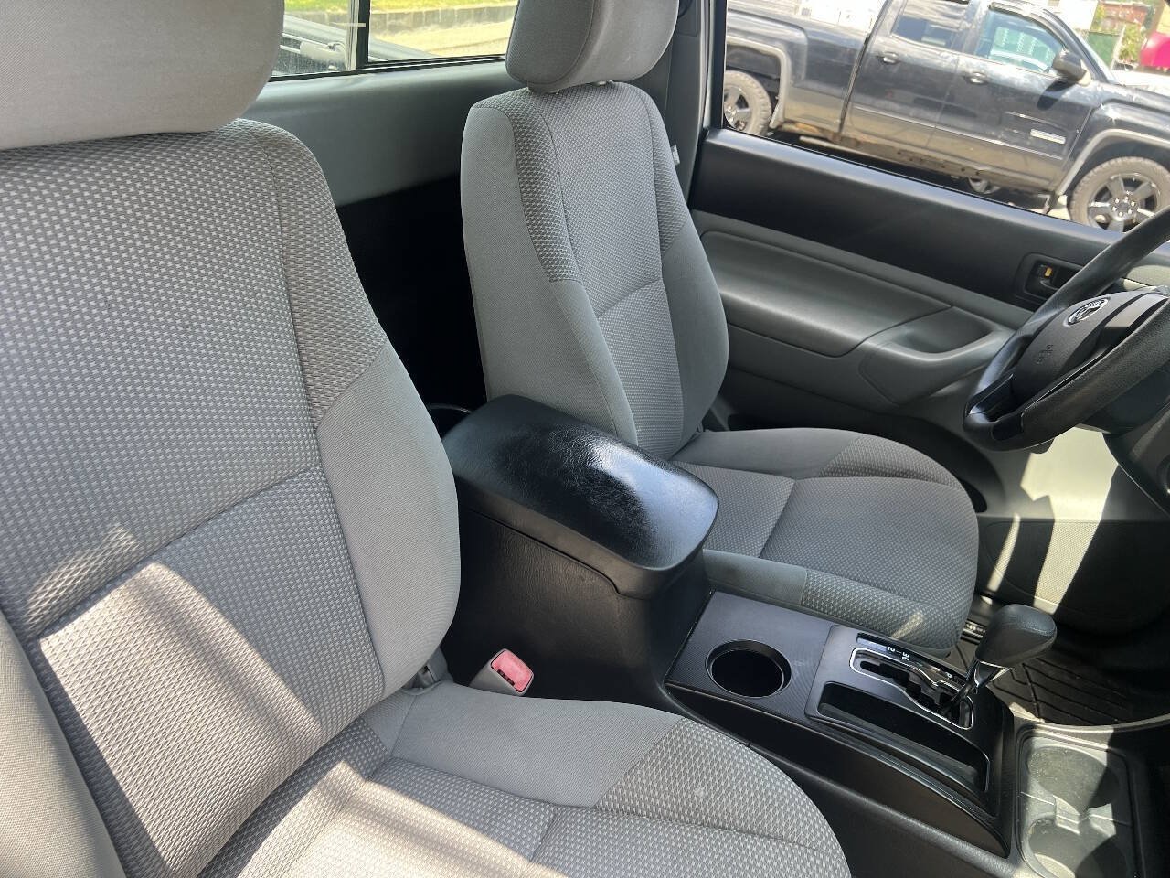 Used 2012 Toyota Tacoma 4x4 Regular Cab image 5