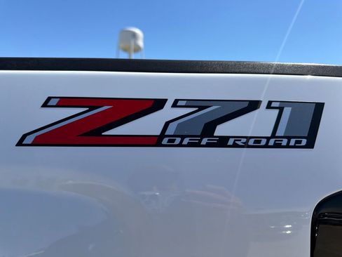 Used 2018 Chevrolet Silverado 1500 LT image 33