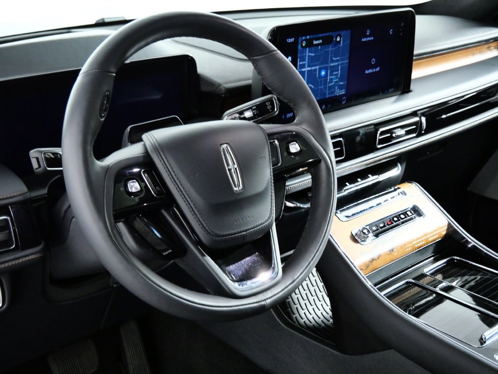 Certified 2025 Lincoln Aviator Black Label AWD/4WD image 19