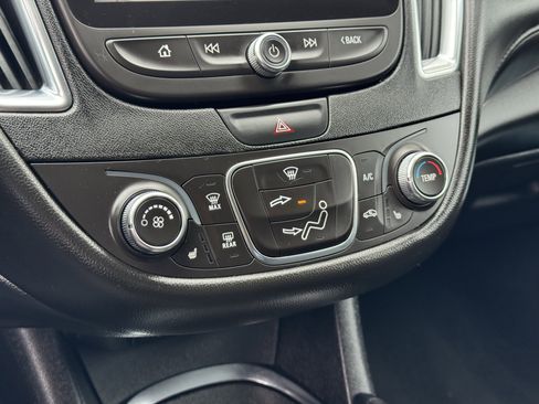 Used 2018 Chevrolet Malibu LT w/ Leather Package FWD image 29