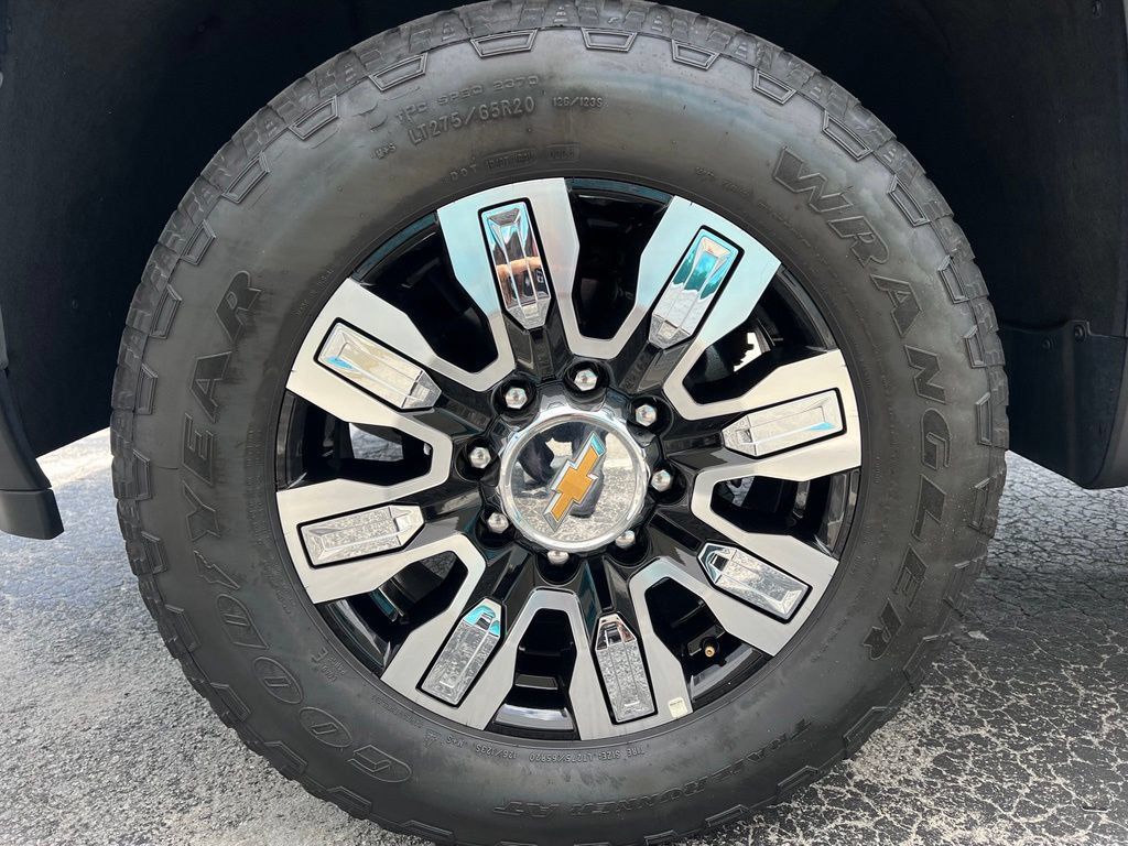 Used 2024 Chevrolet Silverado 2500 High Country w/ High Country Premium Package AWD/4WD image 23