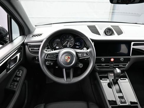 Certified 2026 Porsche Macan AWD/4WD image 17