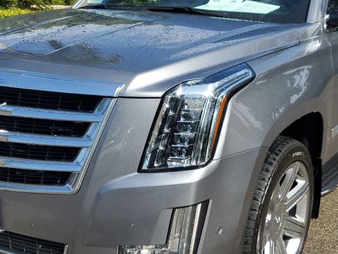 Used 2018 Cadillac Escalade Luxury image 9