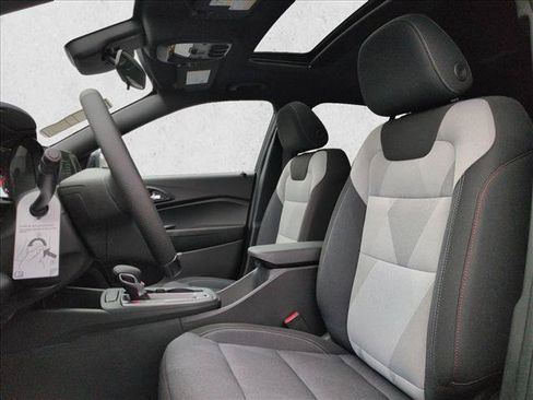 New 2026 Chevrolet Trax RS w/ Sunroof Package FWD image 4