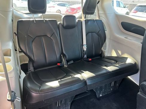 Used 2023 Chrysler Pacifica Touring-L FWD image 34