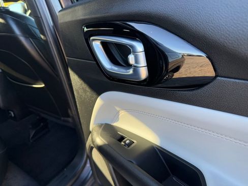 Used 2024 Jeep Compass Limited image 23