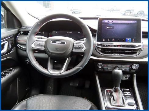 Used 2022 Jeep Compass Trailhawk w/ Trailhawk Elite Group image 11