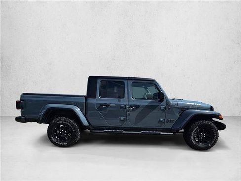 Used 2024 Jeep Gladiator Sport AWD/4WD image 4