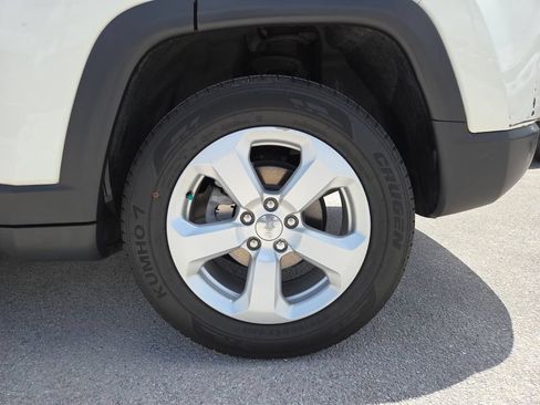 Used 2019 Jeep Compass Latitude w/ Cold Weather Group FWD image 21