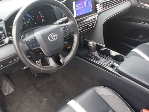 Used 2025 Toyota Camry SE FWD image 13