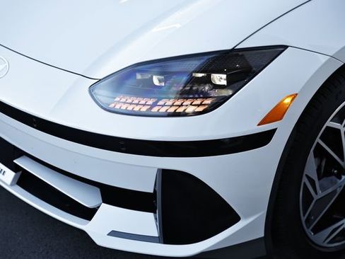 Used 2024 Hyundai Ioniq 6 SEL image 15