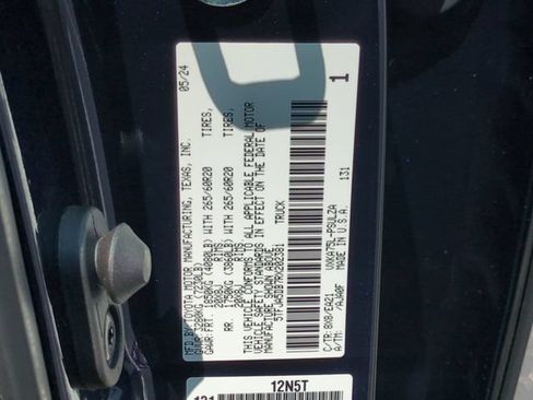 Used 2024 Toyota Tundra Limited AWD/4WD image 32