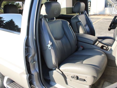 Used 2005 Cadillac Escalade AWD image 27