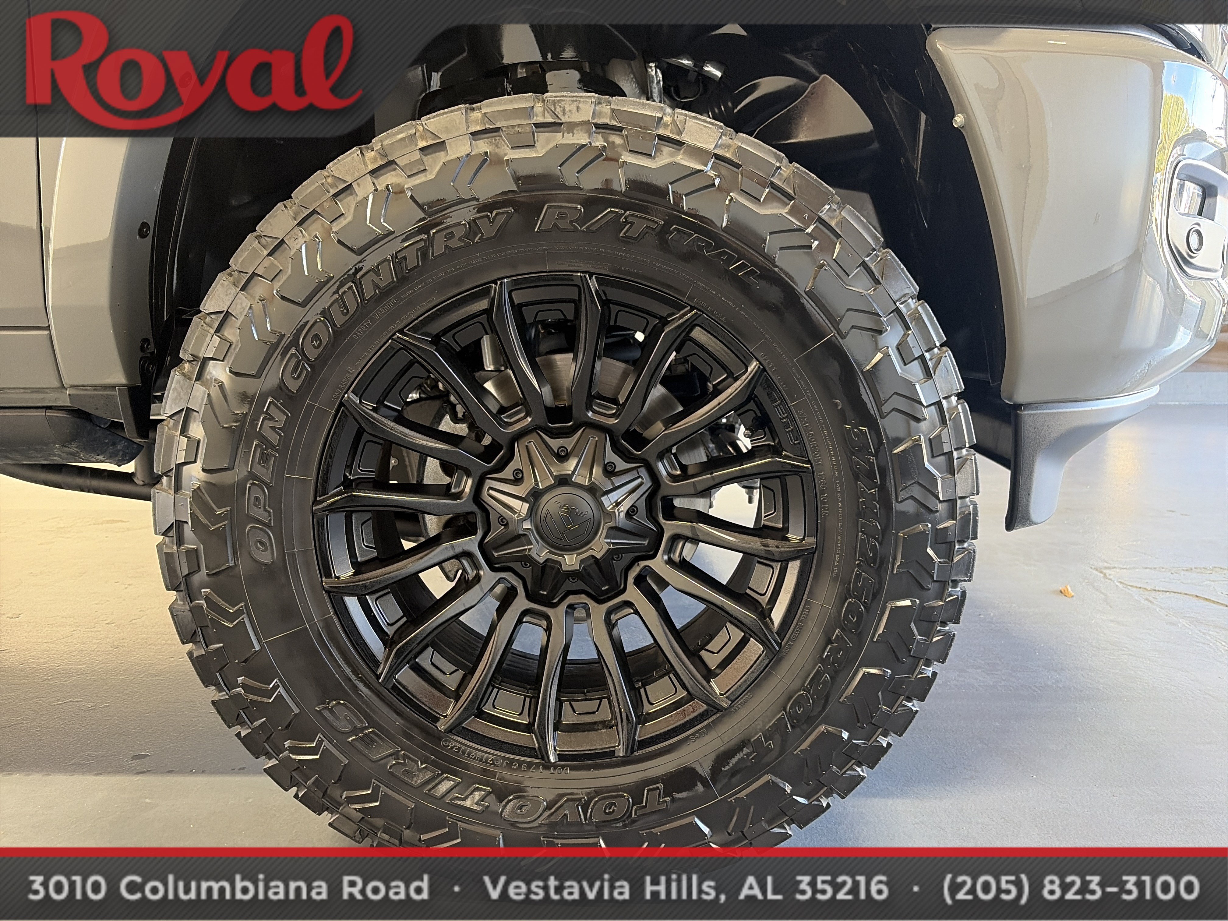 Used 2026 RAM 2500 Limited AWD/4WD image 9